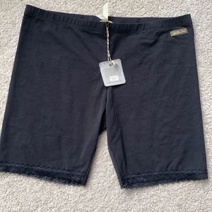 Matilda Jane bike shorts women’s size large.